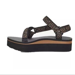 Teva flatform women’s universal sandal size 8